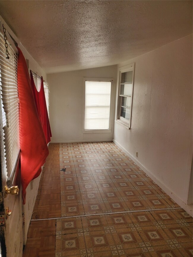 2917 6th St, Bay City, TX 77414 - photo 3