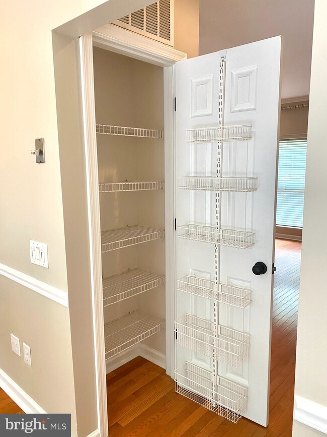 7136 Tolliver St, Alexandria, VA 22306 - photo 4