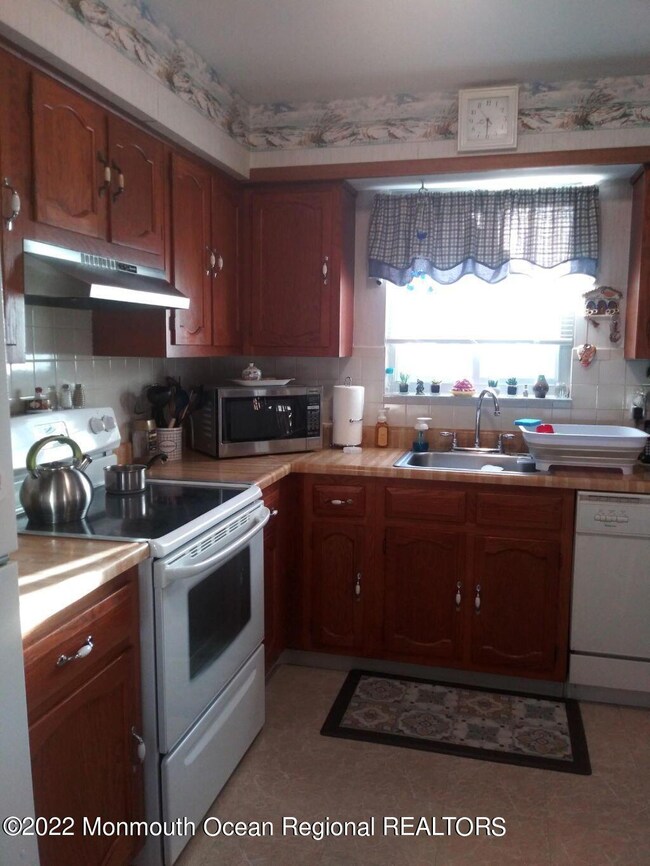 54B Easton Dr unit 61, Whiting, NJ 08759 - photo 3