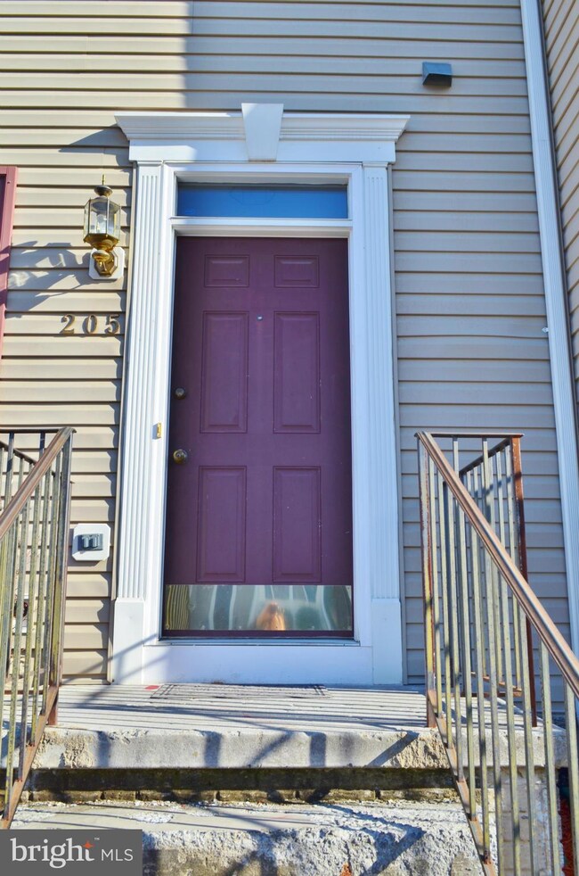 205 Hupps Hill Ct, Strasburg, VA 22657 - photo 2