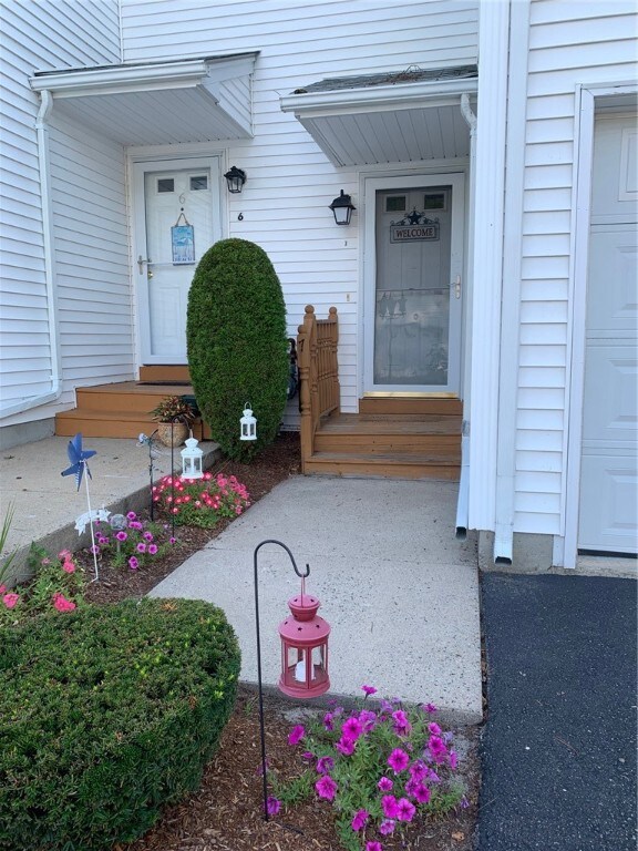 450 Providence St unit 7, West Warwick, RI 02893 - photo 2