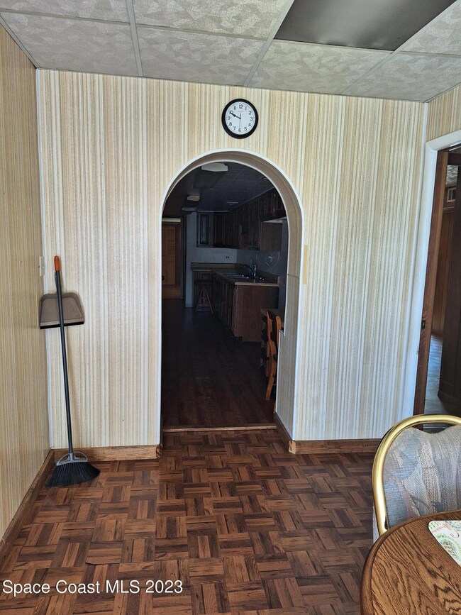 dining entry into kitchen