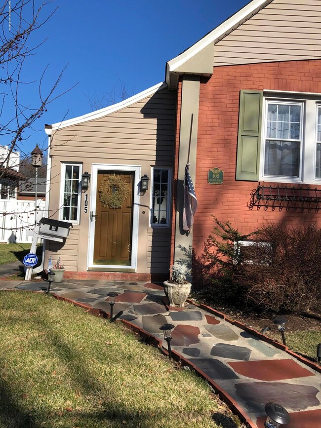 105 Manor Rd, Staten Island, NY 10310 - photo 3