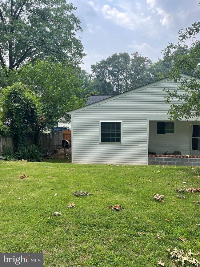 110 Hutton St, Gaithersburg, MD 20877 - photo 4