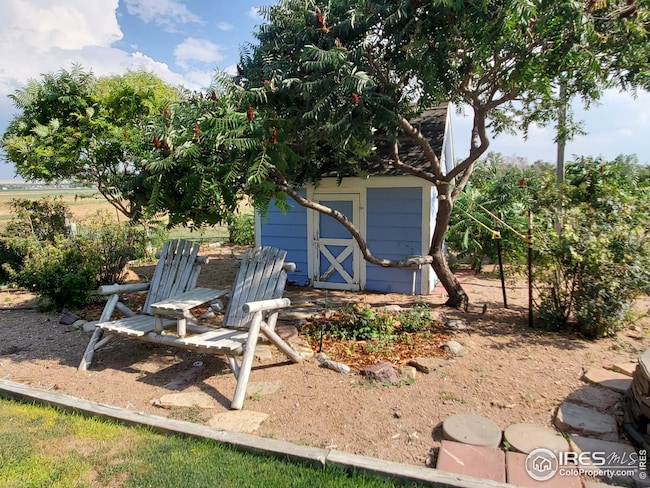 Playhouse or shed w/ electricity