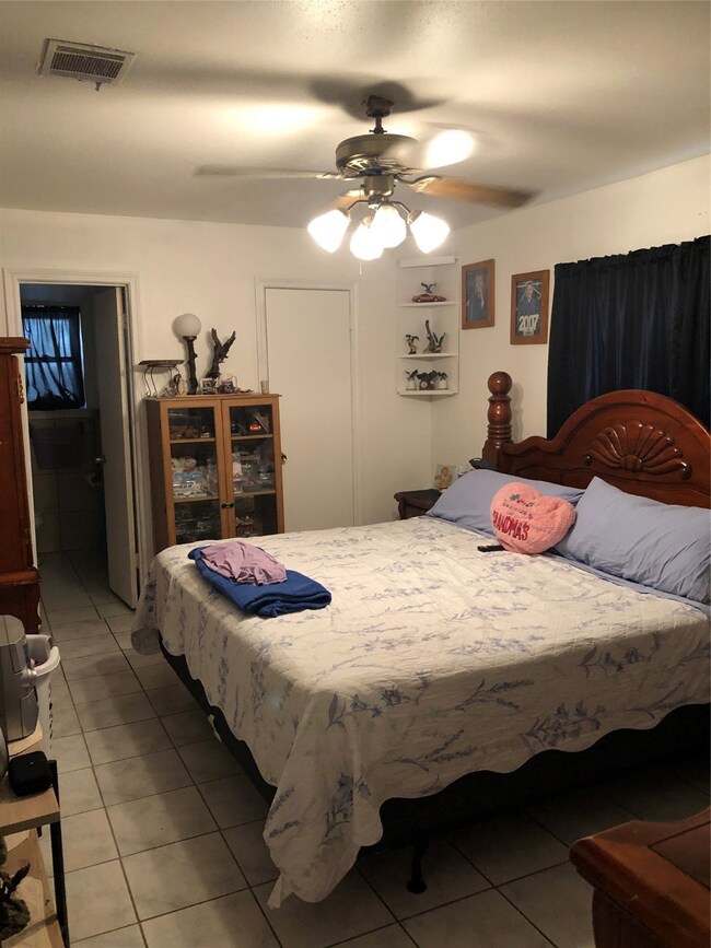 810 Point Blank Dr, Houston, TX 77038 - photo 5