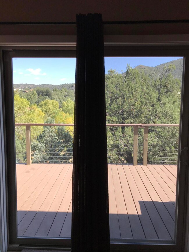 SPACIOUS DECK OFF THE GREATROOM