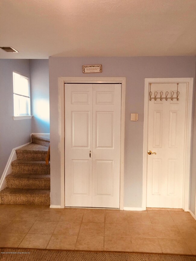 66 Sandywood Ln, Staten Island, NY 10309 - photo 4