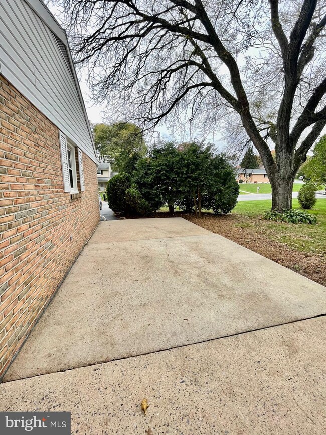 3429 Foster Ln, Reading, PA 19605 - photo 5