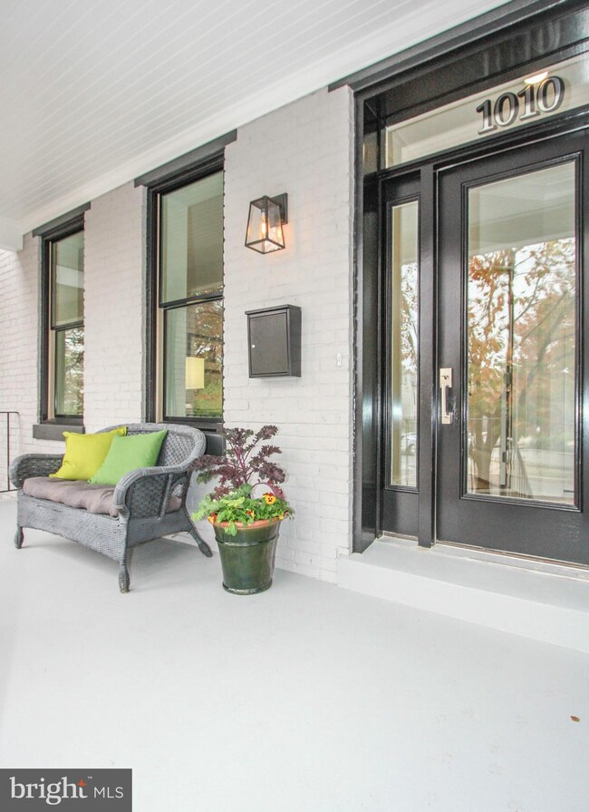 1010 8th St NE unit 1, Washington, DC 20002 - photo 2