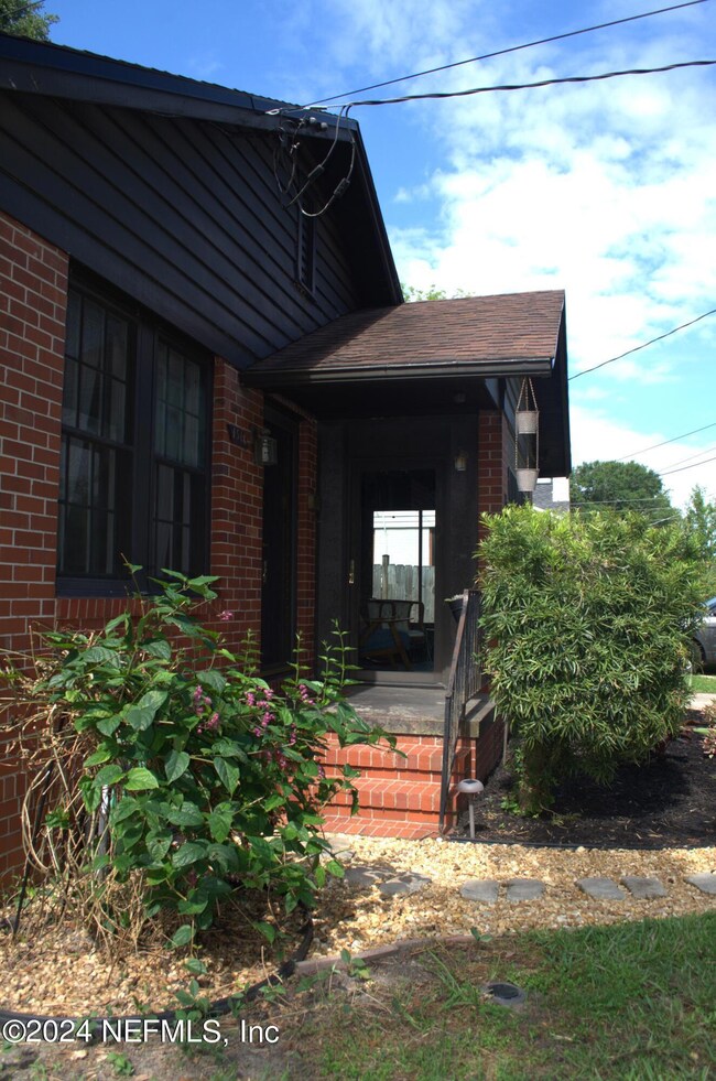 Entrance to Sunporch