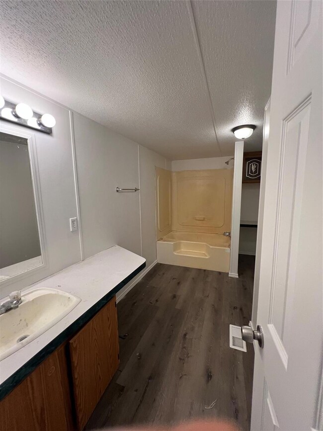 301 Stonebridge Ct, Weatherford, TX 76085 - photo 5