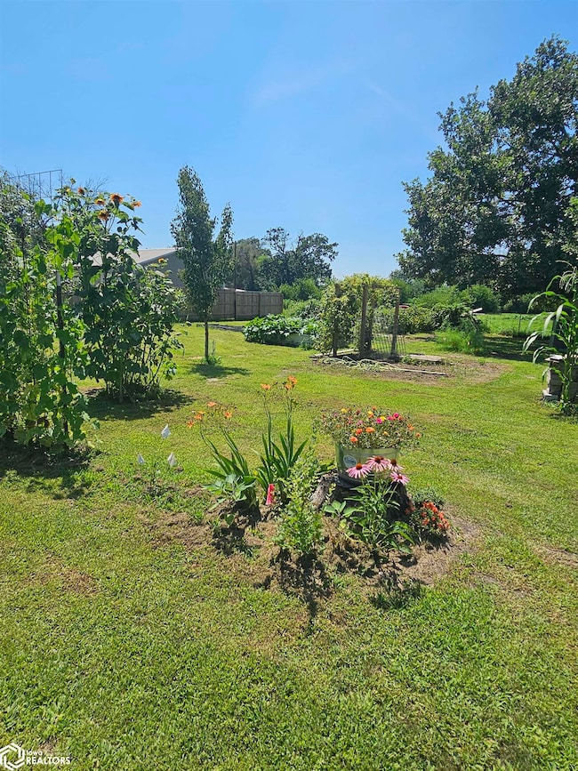 408 Division St, Blockton, IA 50836 - photo 3