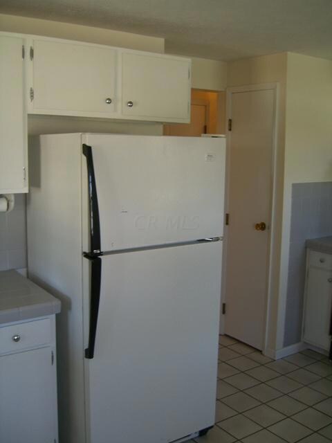 3806 Adell Rd, Columbus, OH 43228 - photo 2