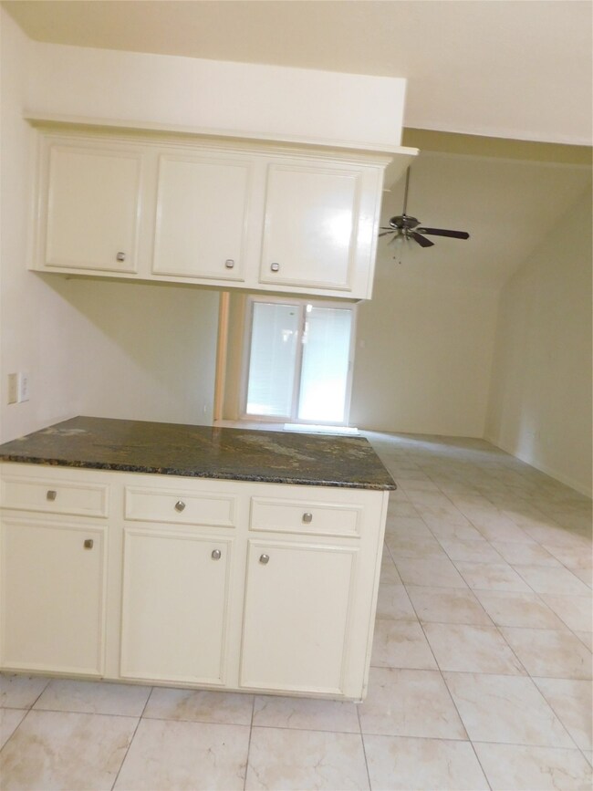 8 Tulip Hill Ct, Spring, TX 77380 - photo 5