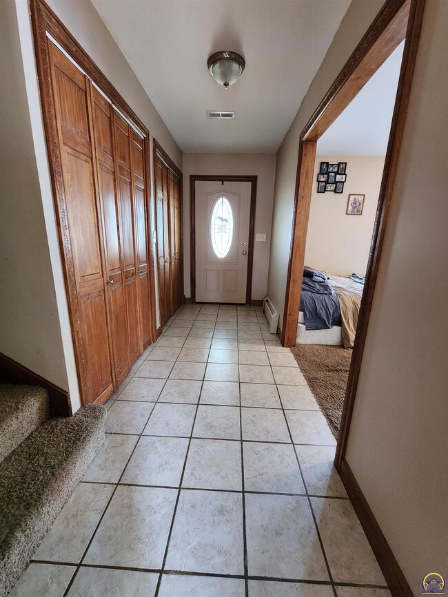 2900 SW Moundview Dr, Topeka, KS 66614 - photo 3