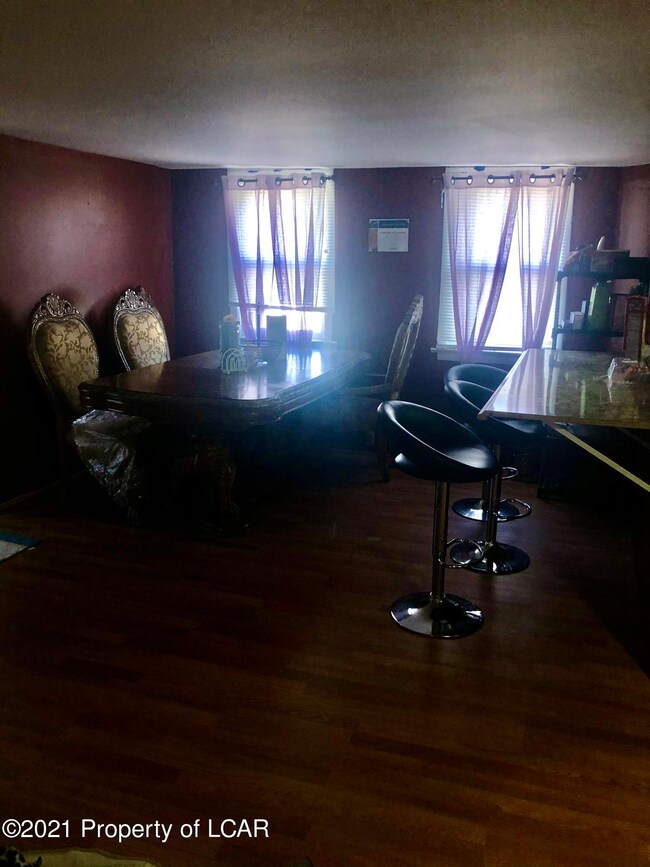 e. dining rm (1st fl)