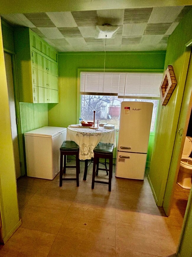 566 S Richardson Ave, Columbus, OH 43204 - photo 4