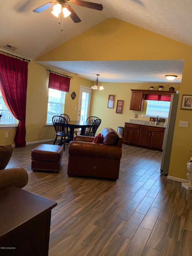 219 Halcomb Ct, Mount Washington, KY 40047 - photo 6