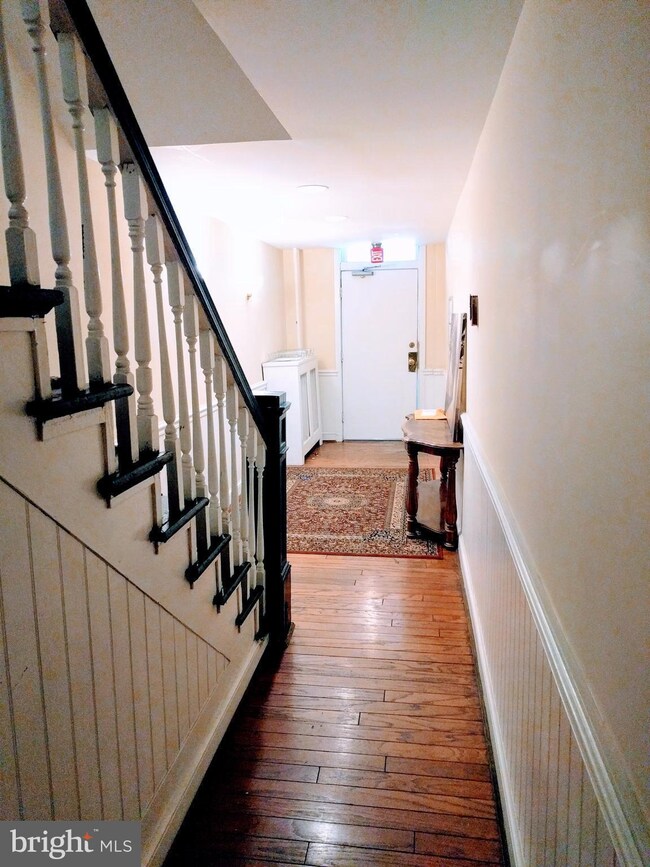 1300 35th St NW unit 2, Washington, DC 20007 - photo 2