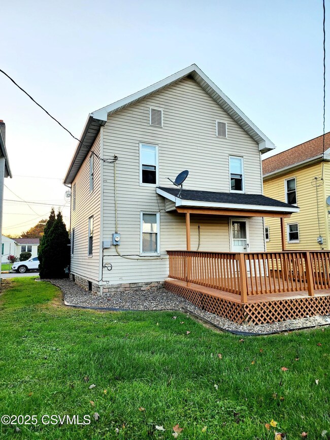 305 N Broad St, Selinsgrove, PA 17870 - photo 2
