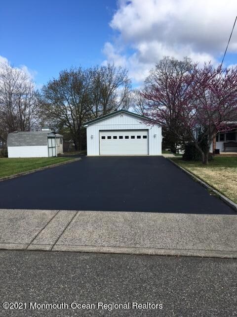 435 Hampton Two Car Garage