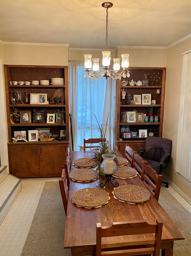 Dining room built-in cabinets