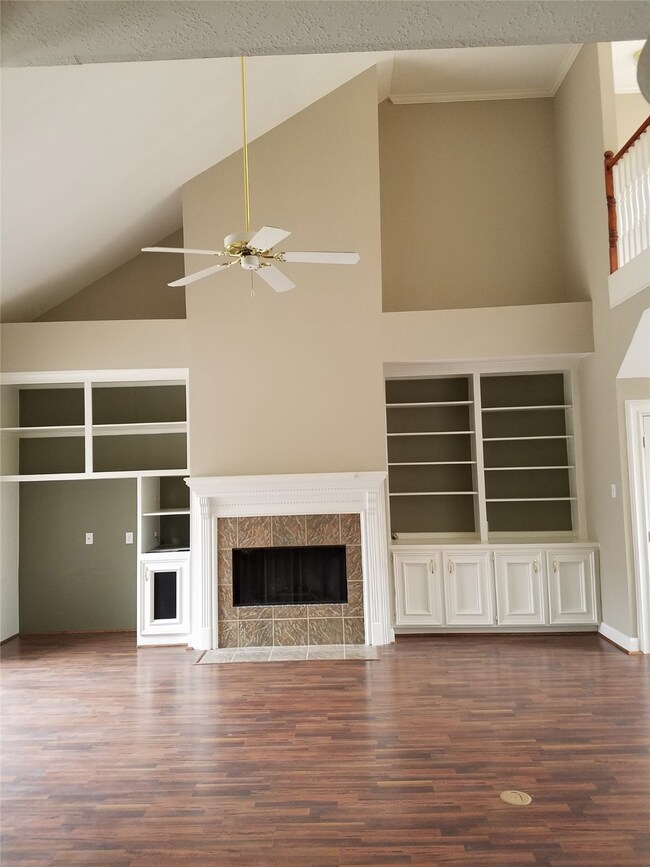 8002 Oakwood Garden St, Houston, TX 77040 - photo 3