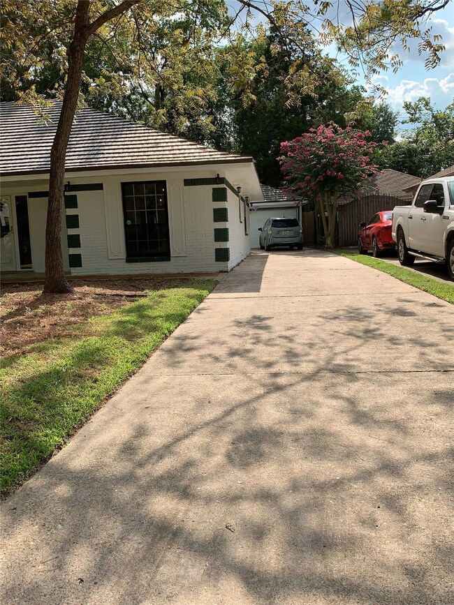 9703 Kindletree Dr, Houston, TX 77040 - photo 2