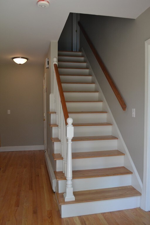 9 Thurlow St, Georgetown, MA 01833 - photo 4