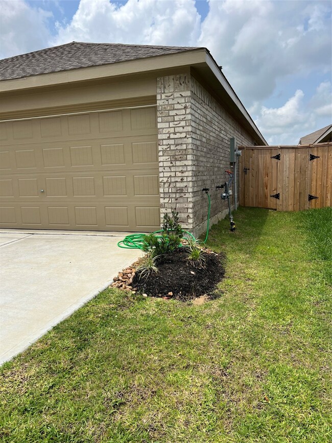 4215 Aliaga Arbor Trail, Baytown, TX 77521 - photo 2