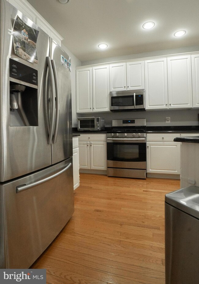 25671 Tremaine Terrace, Chantilly, VA 20152 - photo 4