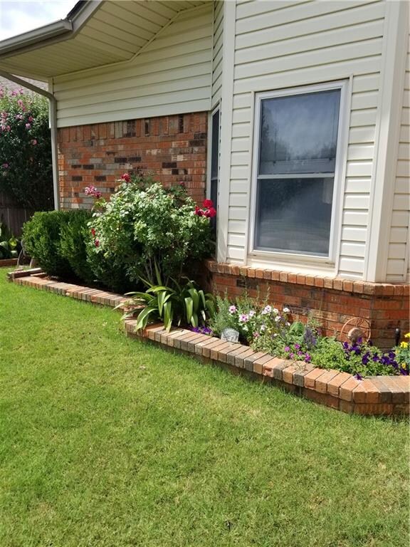 2217 NE 9th St, Moore, OK 73160 - photo 6