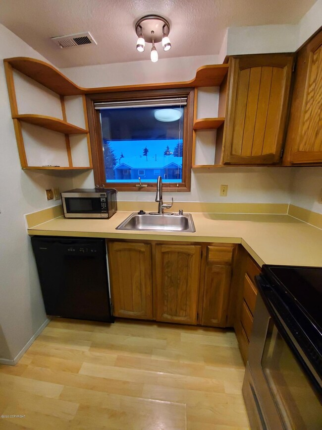 10213 Jamestown Dr unit D306, Anchorage, AK 99507 - photo 6