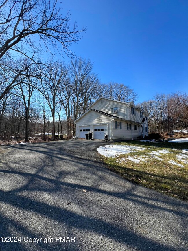 101 Woodcrest Blvd, Stroudsburg, PA 18360 - photo 3