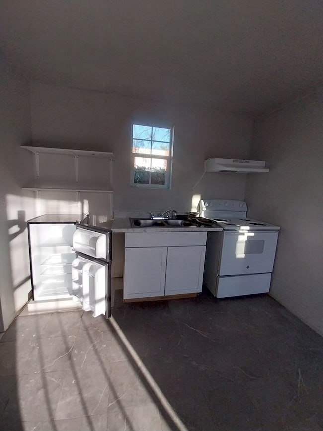 268 Medina St, Eagle Pass, TX 78852 - photo 4