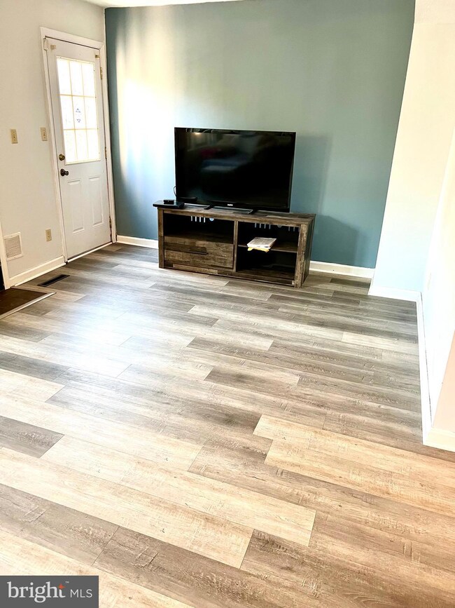 23326 Red Oak Ct, California, MD 20619 - photo 4