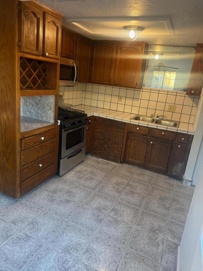 724 W Sonora Ave, Tulare, CA 93274 - photo 5