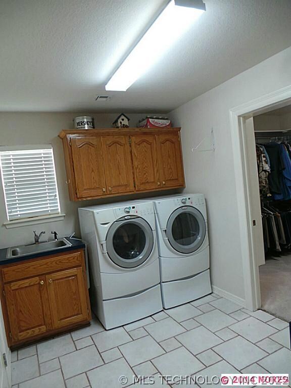 SINK FOR SOAKING UNIFORMS!!  OVERSZD LAUNDRY!!