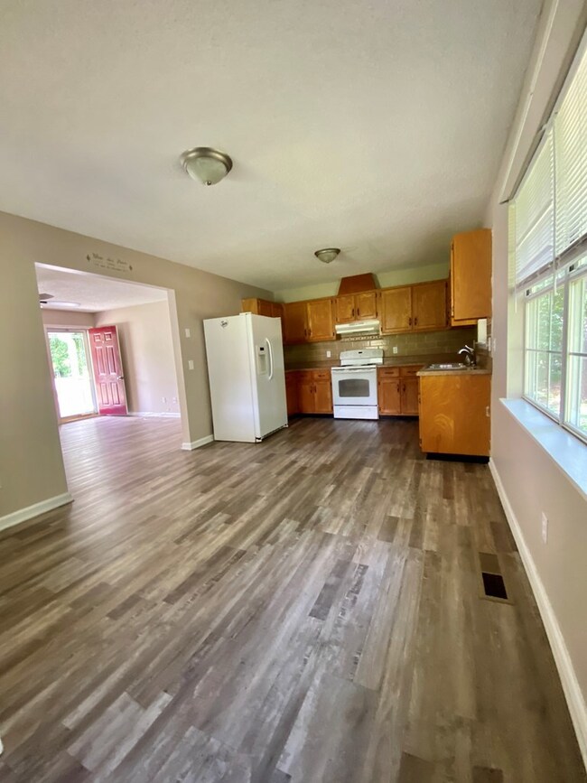 211 Circle Valley Dr SE, Calhoun, GA 30701 - photo 4