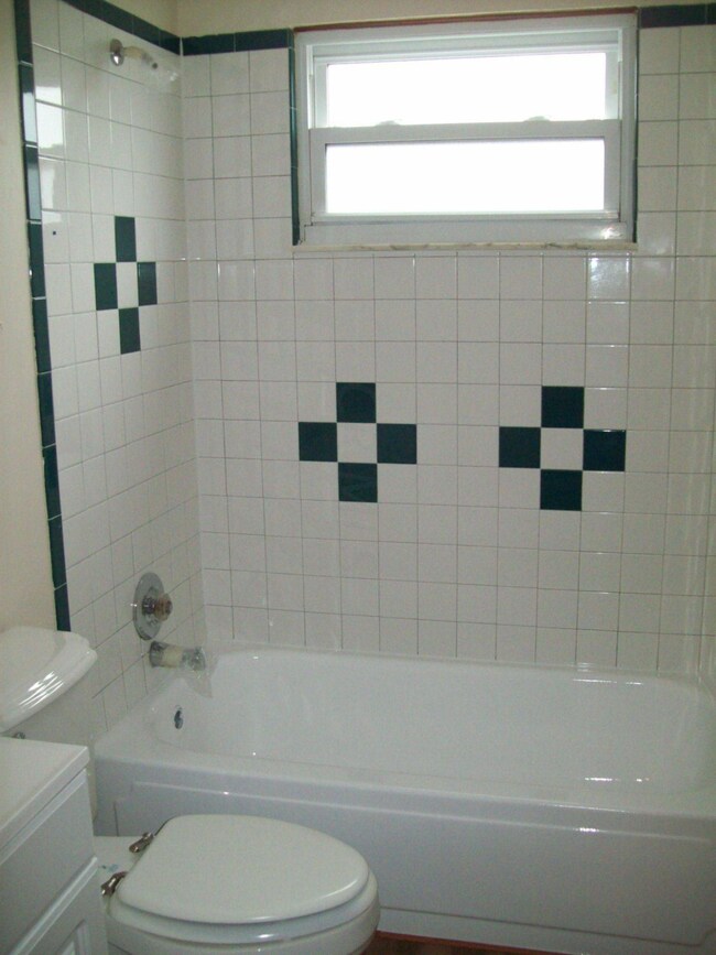 4066 Etna St, Columbus, OH 43213 - photo 2