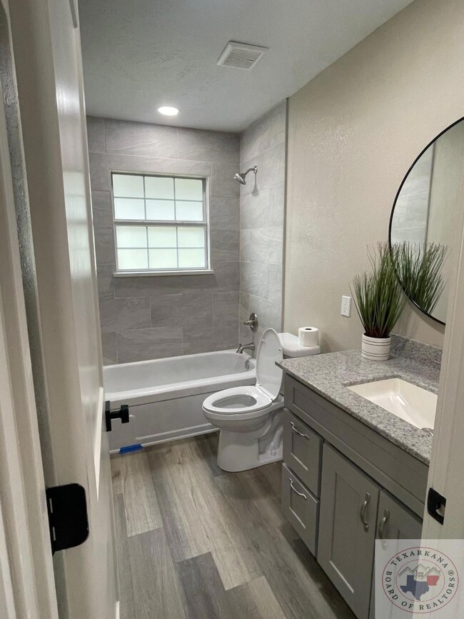 234 Shellwood Dr, Wake Village, TX 75501 - photo 6