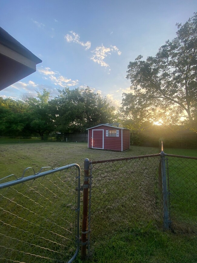 8823 Rutherford Ln, Houston, TX 77088 - photo 7