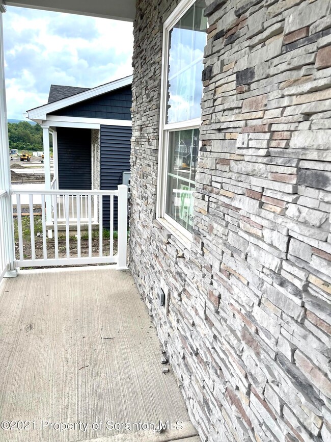 323 Felts St, Taylor, PA 18517 - photo 5