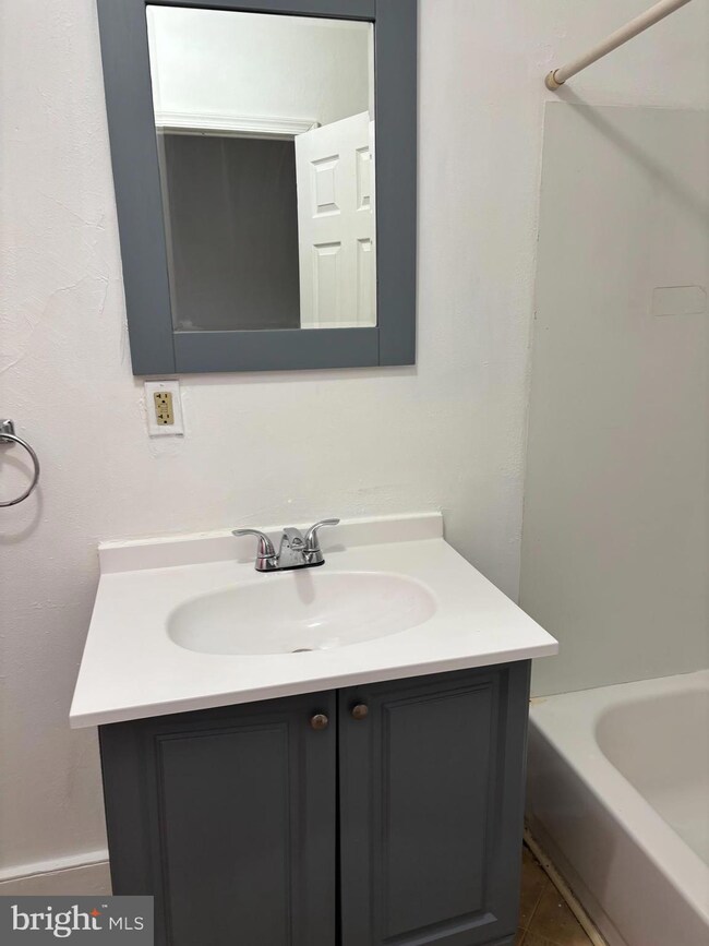 1044 Moss St, Reading, PA 19604 - photo 7