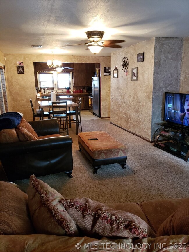 215 S 3rd St, Eufaula, OK 74432 - photo 6