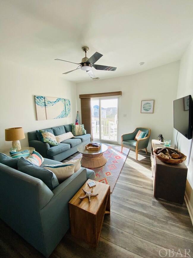 Light, Bright, and cheerful! New flooring, paint, 