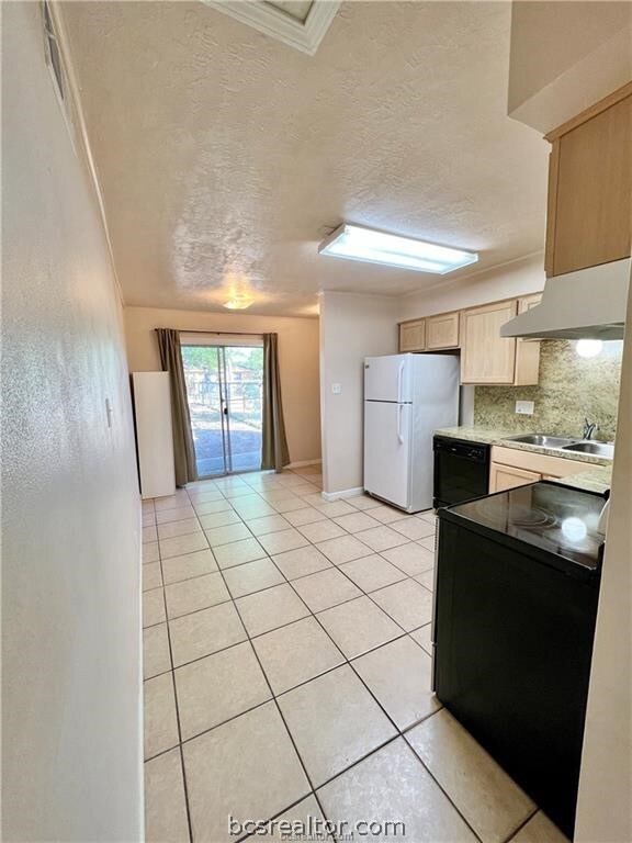 1603 Mossglenn Cir, College Station, TX 77840 - photo 5