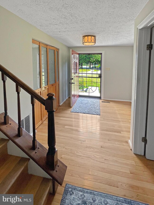 800 Cypress Point Cir, Bowie, MD 20721 - photo 5