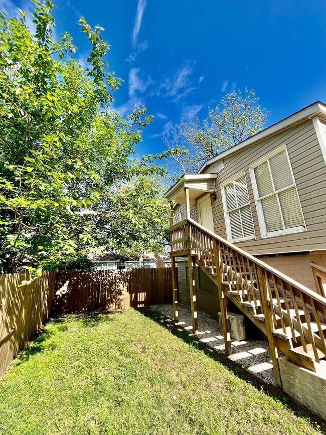 5606 Robertson St unit 3, Houston, TX 77009 - photo 6